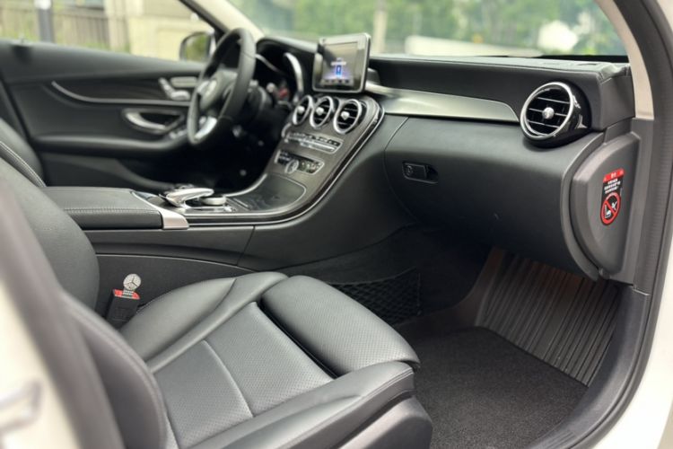 Used Mercedes-Benz C-Class 2018 C 200 L Sport Edition Right Front Seat