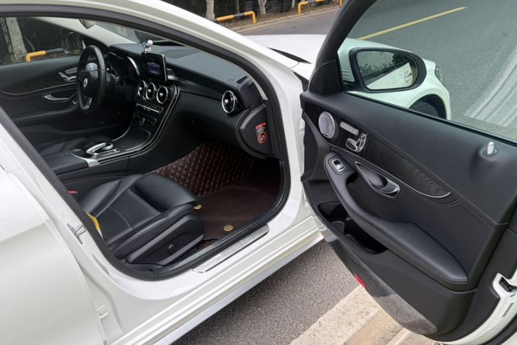 Used Mercedes-Benz C-Class 2018 C 200 L Sport Edition Achievement Special Edition Right Front Seat