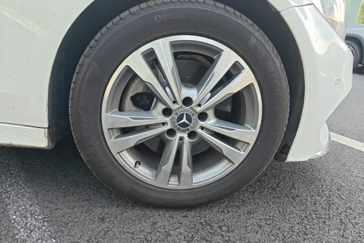 Used Mercedes-Benz C-Class 2018 C 200 L Sport Edition Right Front Wheel Hub