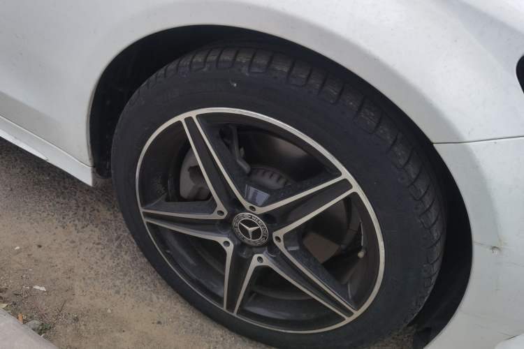 Used Mercedes-Benz C-Class 2018 C 200 Achievement Special Edition Right Front Wheel Hub