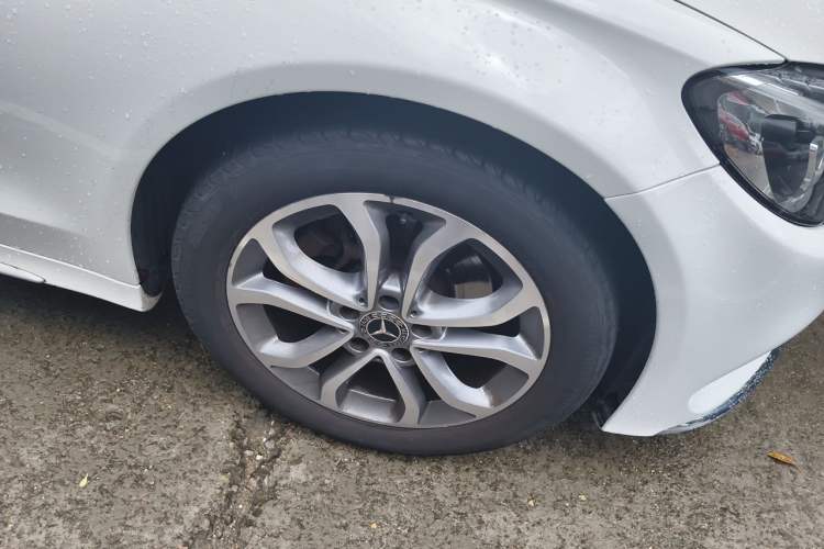 Used Mercedes-Benz C-Class 2018 C 180 L Dynamic Sports Edition Right Front Wheel Hub