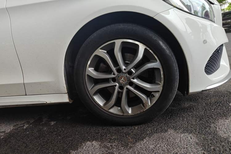 Used Mercedes-Benz C-Class 2018 C 180 L Fashion Edition Sport Version Right Front Wheel Hub