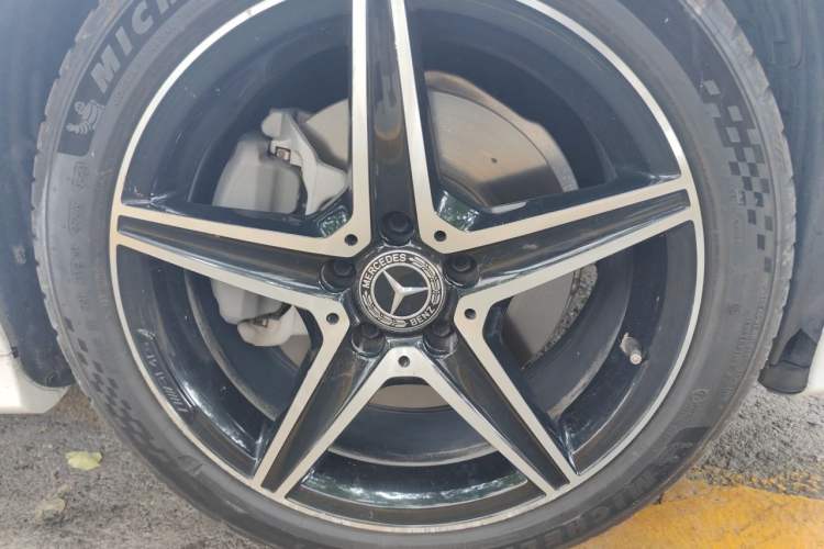 Used Mercedes-Benz C-Class 2018 C 200 Achievement Special Edition Right Front Wheel Hub