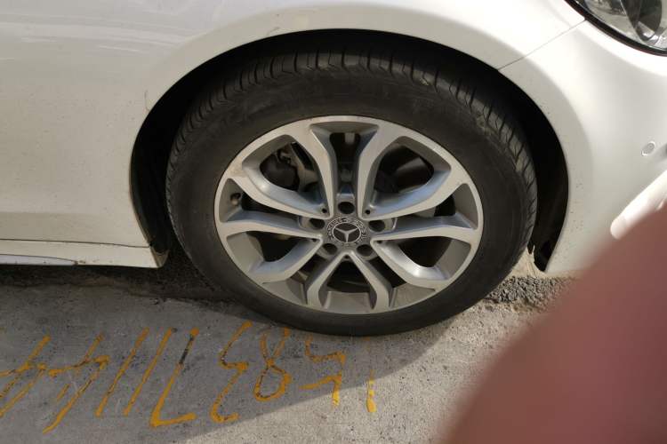 Used Mercedes-Benz C-Class 2018 C 180 L Fashion Edition Sport Version Right Front Wheel Hub