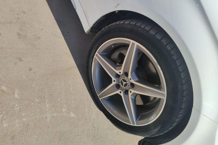 Used Mercedes-Benz C-Class 2018 C 200 L Sport Edition Achievement Special Edition Right Front Wheel Hub