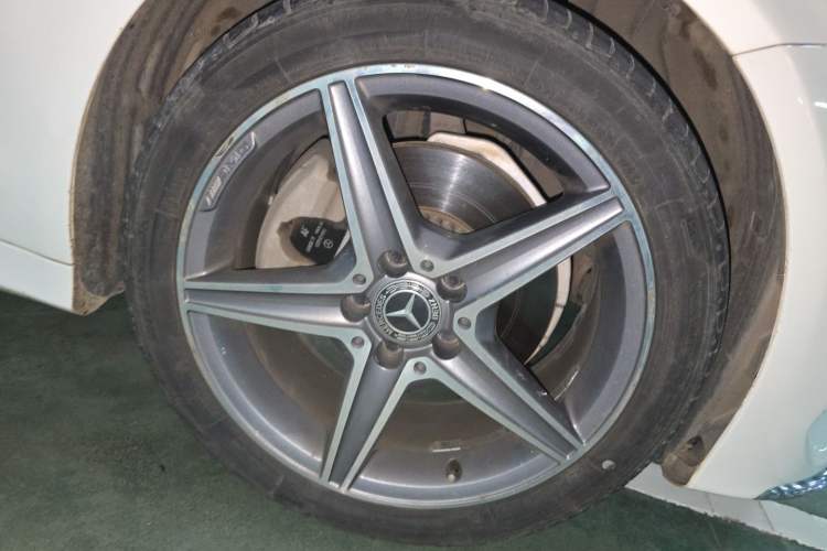 Used Mercedes-Benz C-Class 2018 C 200 L Sport Edition Achievement Special Edition Right Front Wheel Hub