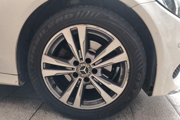 Used Mercedes-Benz C-Class 2018 C 200 L Right Front Wheel Hub