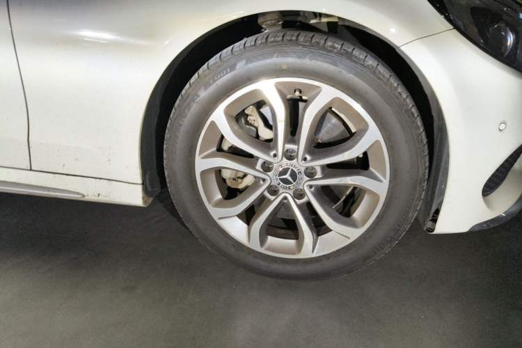 Used Mercedes-Benz C-Class 2018 C 180 L Fashion Edition Sport Version Right Front Wheel Hub
