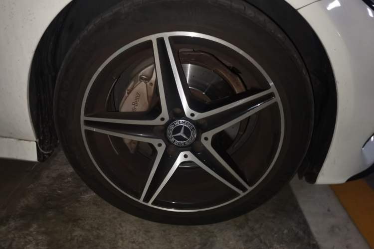 Used Mercedes-Benz C-Class 2018 C 200 Coupe Right Front Wheel Hub
