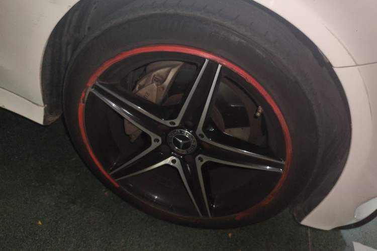 Used Mercedes-Benz C-Class 2018 C 200 Coupe Right Front Wheel Hub