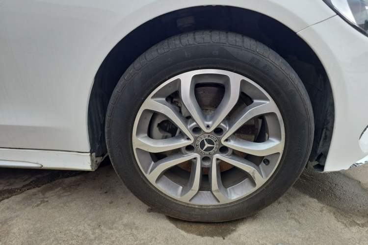 Used Mercedes-Benz C-Class 2018 C 180 L Dynamic Sports Edition Right Front Wheel Hub