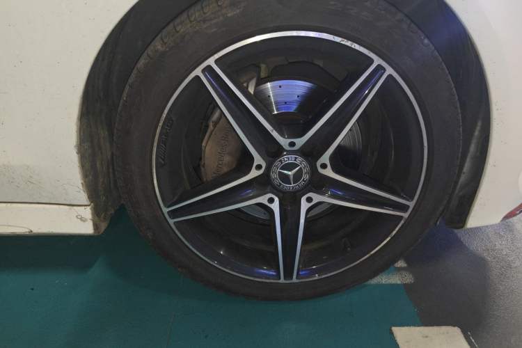 Used Mercedes-Benz C-Class 2018 C 200 Coupe Right Front Wheel Hub