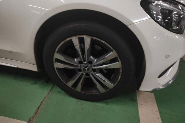 Used Mercedes-Benz C-Class 2018 C 200 L Right Front Wheel Hub