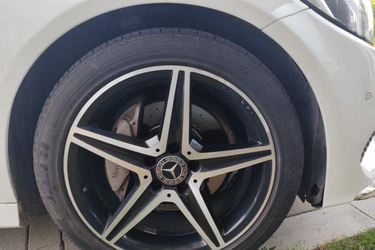 Used Mercedes-Benz C-Class 2018 C 200 Coupe Right Front Wheel Hub