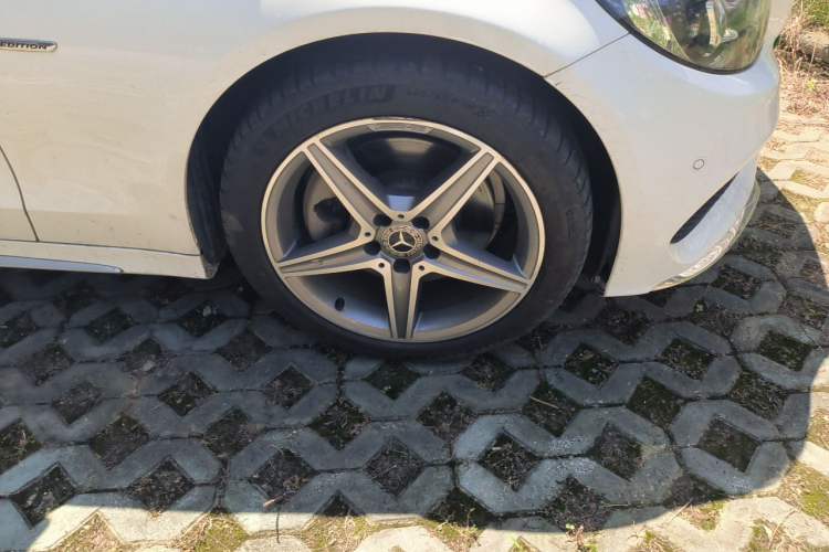 Used Mercedes-Benz C-Class 2018 C 200 L Sport Edition Achievement Special Edition Right Front Wheel Hub
