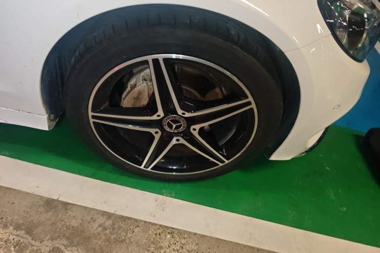 Used Mercedes-Benz C-Class 2018 C 200 Coupe Right Front Wheel Hub