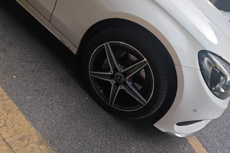 Used Mercedes-Benz C-Class 2018 C 200 Estate Right Front Wheel Hub