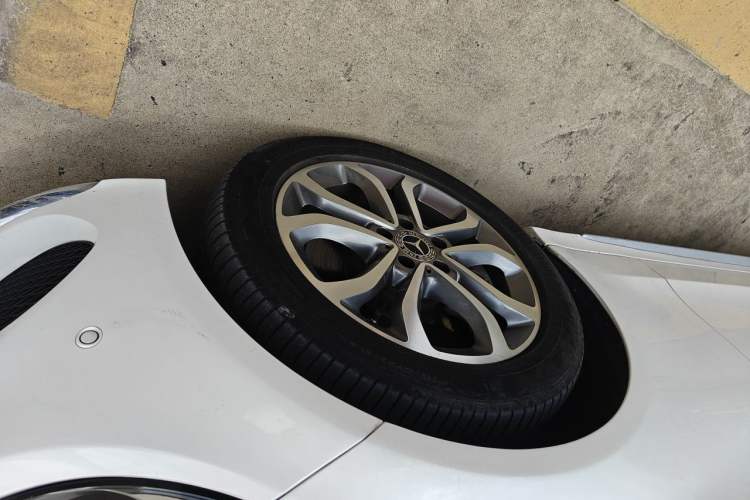 Used Mercedes-Benz C-Class 2018 C 180 L Dynamic Sports Edition Right Front Wheel Hub