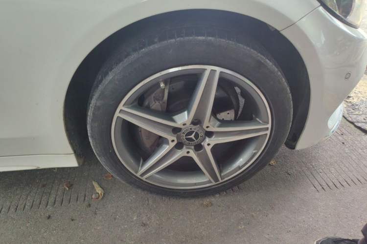 Used Mercedes-Benz C-Class 2018 C 200 Estate Right Front Wheel Hub