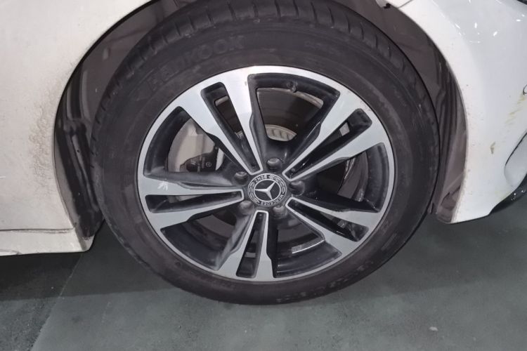 Used Mercedes-Benz C-Class 2018 C 200 Sport Edition Right Front Wheel Hub