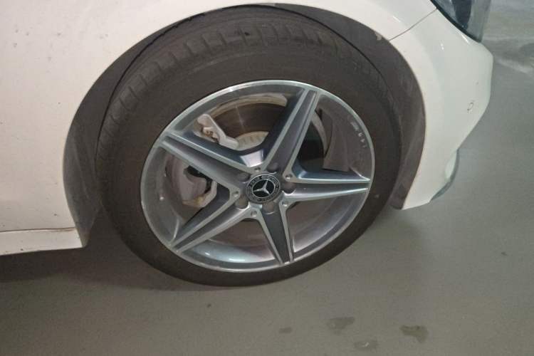 Used Mercedes-Benz C-Class 2018 C 200 L Sport Edition Achievement Special Edition Right Front Wheel Hub