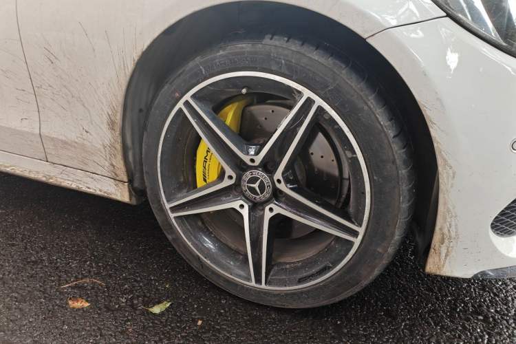 Used Mercedes-Benz C-Class 2018 C 200 Achievement Special Edition Right Front Wheel Hub