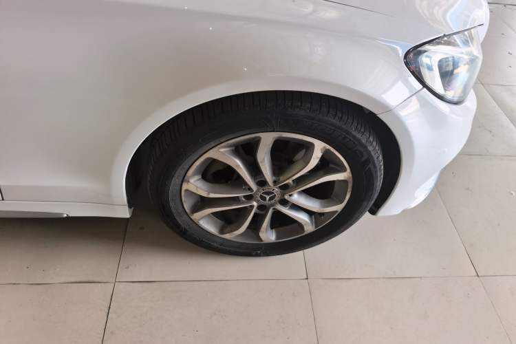 Used Mercedes-Benz C-Class 2018 C 180 L Fashion Edition Sport Version Right Front Wheel Hub