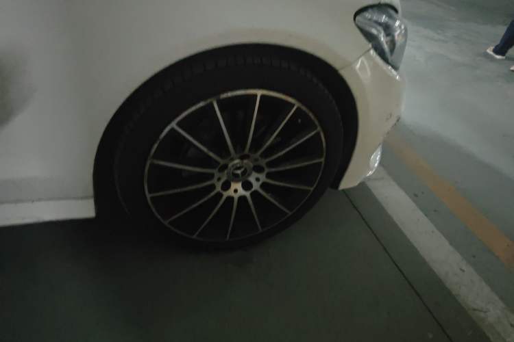 Used Mercedes-Benz C-Class 2018 C 200 4MATIC Coupe Right Front Wheel Hub