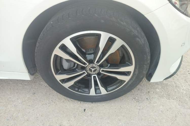 Used Mercedes-Benz C-Class 2018 C 200 Sport Edition Right Front Wheel Hub