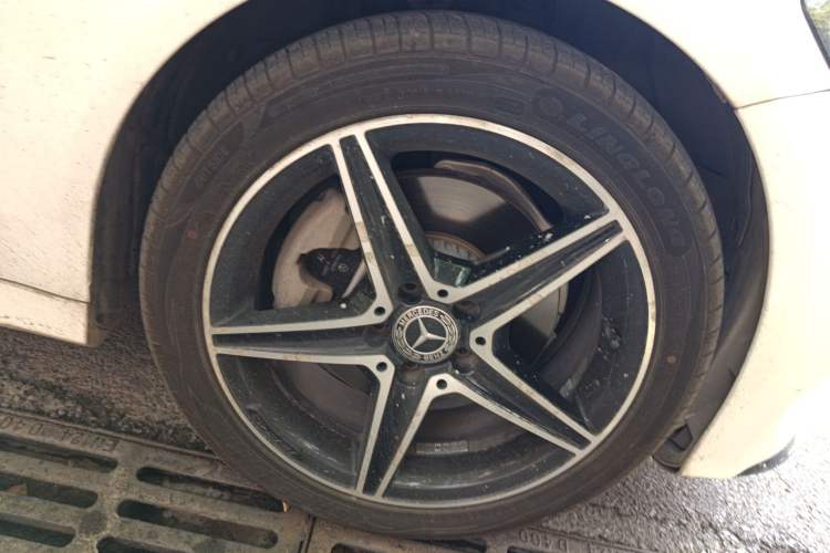 Used Mercedes-Benz C-Class 2018 C 200 Achievement Special Edition Right Front Wheel Hub