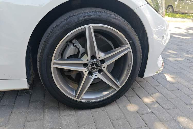 Used Mercedes-Benz C-Class 2018 C 200 L Sport Edition Achievement Special Edition Right Front Wheel Hub
