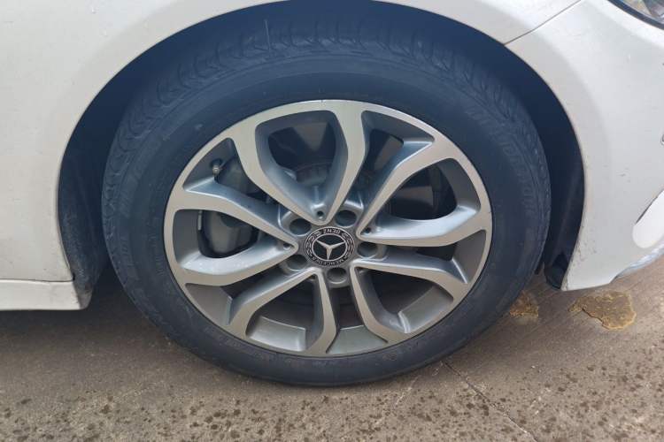 Used Mercedes-Benz C-Class 2018 C 180 L Fashion Edition Sport Version Right Front Wheel Hub