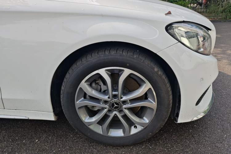 Used Mercedes-Benz C-Class 2018 C 180 L Fashion Edition Sport Version Right Front Wheel Hub