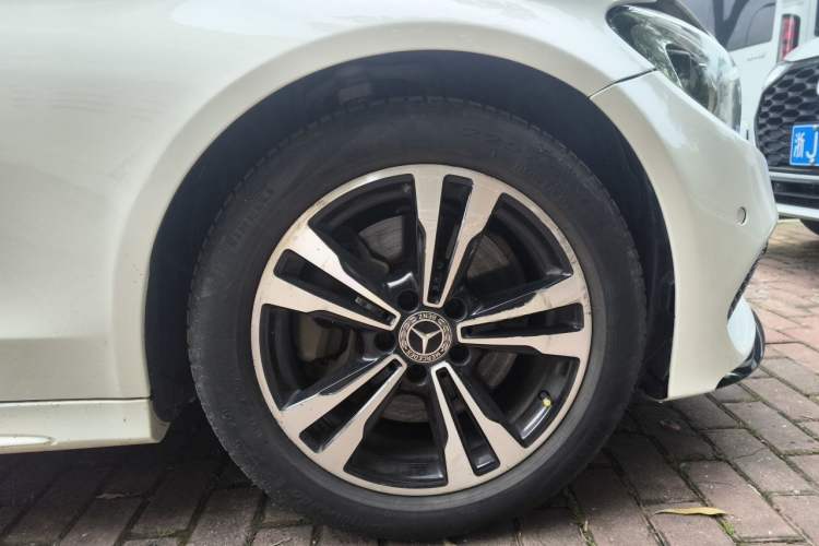 Used Mercedes-Benz C-Class 2018 C 200 Sport Edition Right Front Wheel Hub