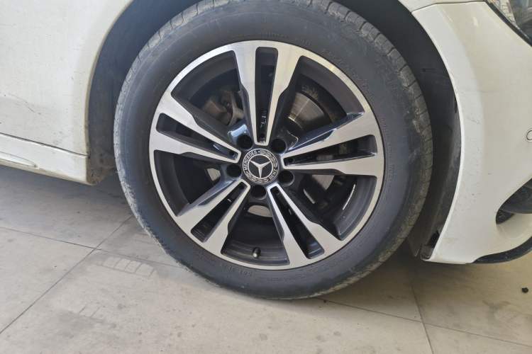 Used Mercedes-Benz C-Class 2018 C 200 Sport Edition Right Front Wheel Hub