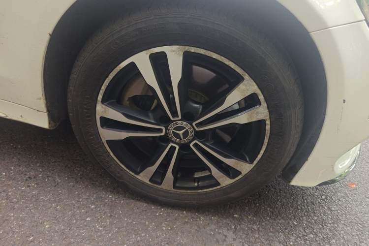 Used Mercedes-Benz C-Class 2018 C 200 Sport Edition Right Front Wheel Hub