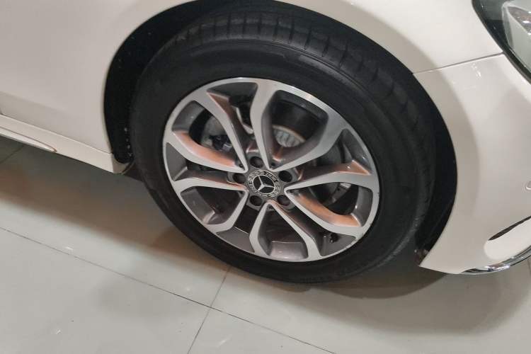 Used Mercedes-Benz C-Class 2018 C 180 L Fashion Edition Sport Version Right Front Wheel Hub