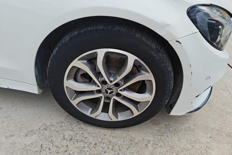 Used Mercedes-Benz C-Class 2018 C 180 L Fashion Edition Sport Version Right Front Wheel Hub