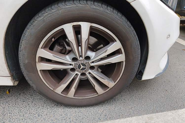 Used Mercedes-Benz C-Class 2018 C 200 Sport Edition Right Front Wheel Hub
