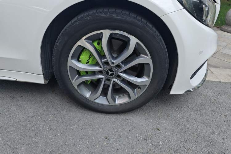 Used Mercedes-Benz C-Class 2018 C 180 L Fashion Edition Sport Version Right Front Wheel Hub