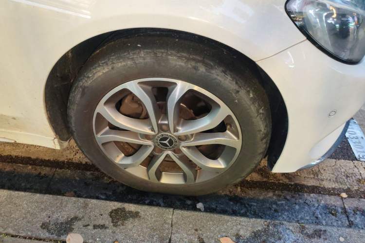 Used Mercedes-Benz C-Class 2018 C 180 L Fashion Edition Sport Version Right Front Wheel Hub