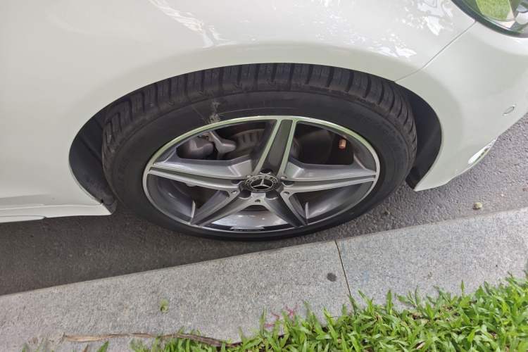 Used Mercedes-Benz C-Class 2018 C 200 L Sport Edition Achievement Special Edition Right Front Wheel Hub