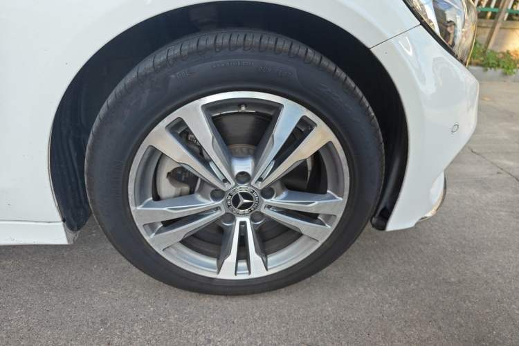 Used Mercedes-Benz C-Class 2018 C 200 L Sport Edition Right Front Wheel Hub