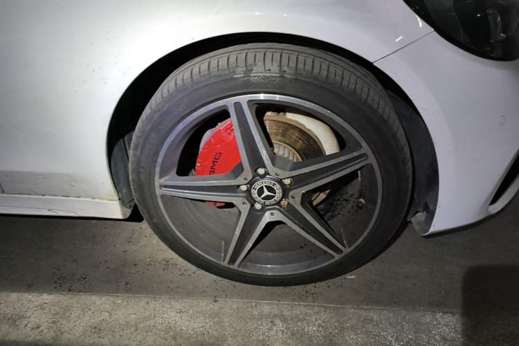 Used Mercedes-Benz C-Class 2018 C 180 station wagon Right Front Wheel Hub
