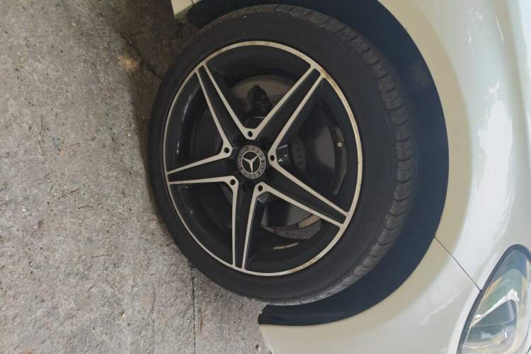 Used Mercedes-Benz C-Class 2018 C 200 Achievement Special Edition Right Front Wheel Hub