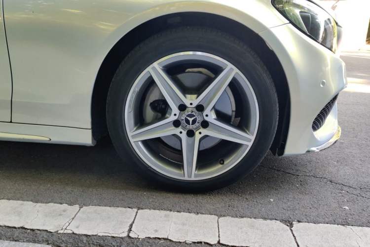 Used Mercedes-Benz C-Class 2018 C 200 L Sport Edition Achievement Special Edition Right Front Wheel Hub