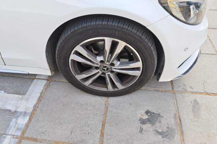 Used Mercedes-Benz C-Class 2018 C 200 Sport Edition Right Front Wheel Hub