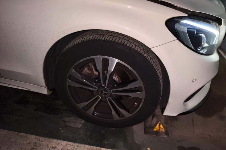 Used Mercedes-Benz C-Class 2018 C 200 Sport Edition Right Front Wheel Hub