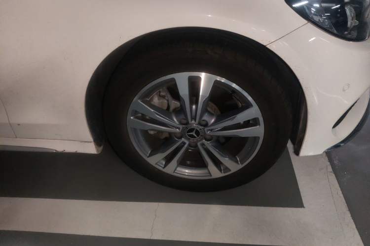Used Mercedes-Benz C-Class 2018 C 200 L Sport Edition Right Front Wheel Hub