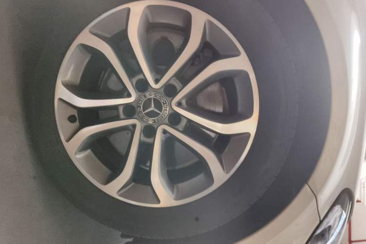 Used Mercedes-Benz C-Class 2018 C 180 L Fashion Edition Sport Version Right Front Wheel Hub